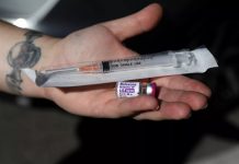 在多名青少年嗑药过量后,洛杉矶学区获得逆转药物纳洛酮