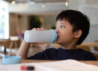 讓孩子們在酷暑中保證安全的簡單返校建議