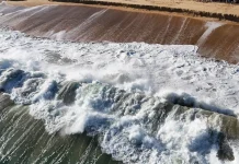 南加州沿海地区持续受危险离岸流及高浪影响,引发对洪水的担忧