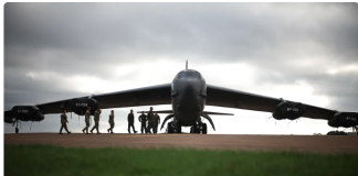 B-52轰炸机坠毁事故续:机上8名机组人员恐已遇难