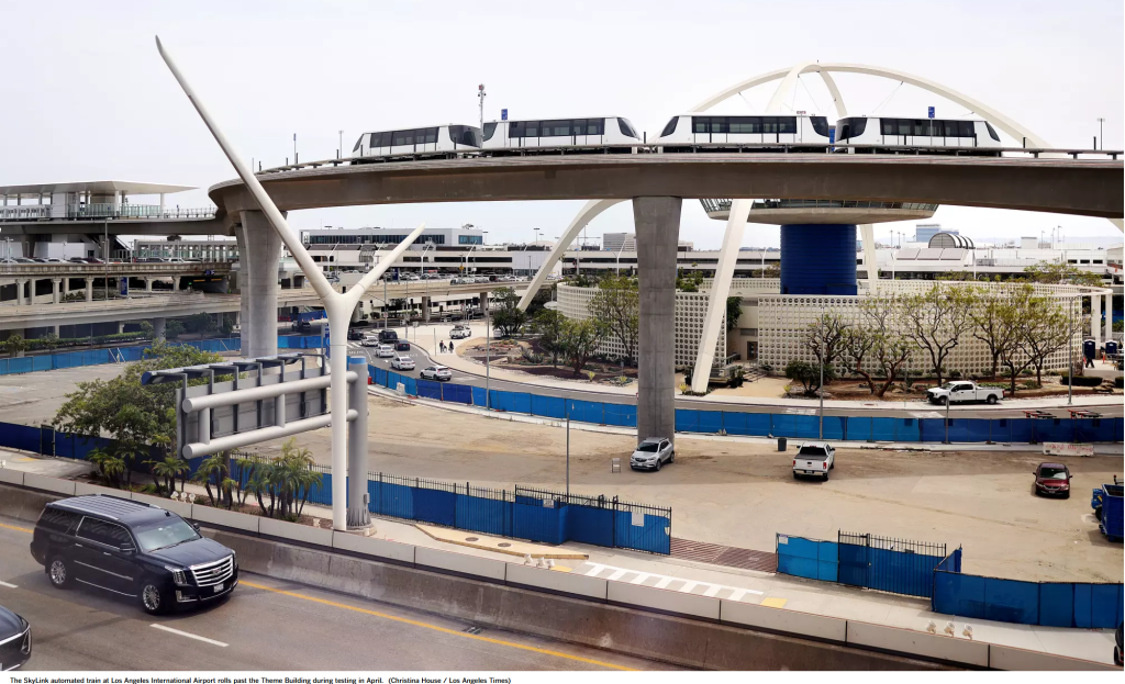 随着世界杯球迷涌入洛杉矶国际机场(LAX),备受期待的自动旅客捷运系统却因延误而陷入困境 1 image 341