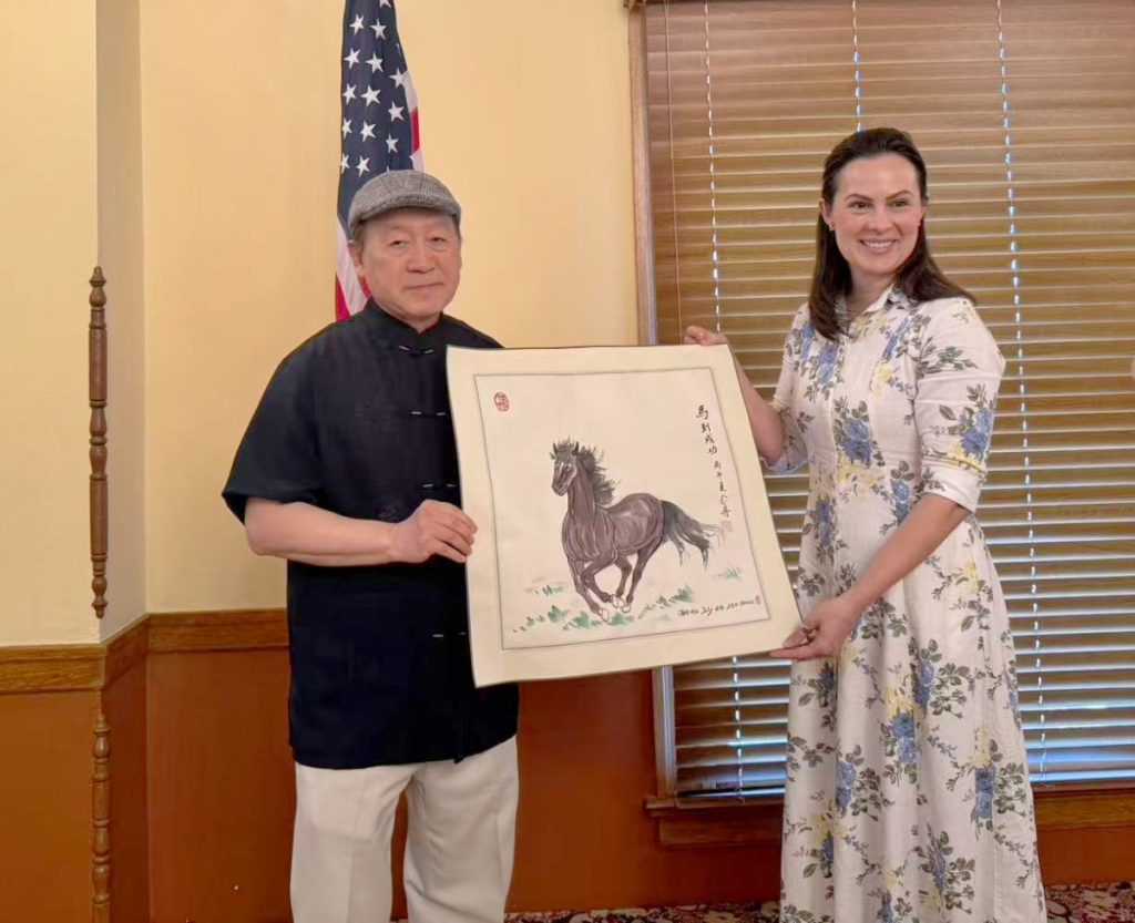 何念丹个展在亚利桑那州府博物馆开幕 孙晓华与何念丹联手现场创作的书画作品被该馆永久收藏 7 Image 20260701192747 7 4170 副本