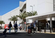 一名患有麻疹的旅客抵达洛杉矶国际机场(LAX)并搭乘了租车接驳巴士