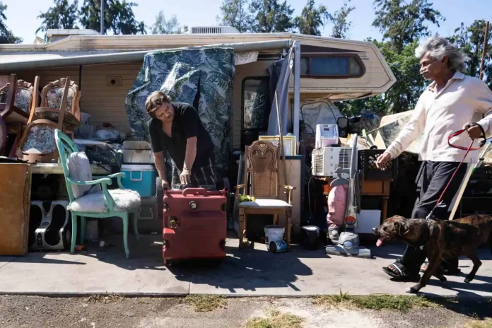 SGT-L-HOMELESS-REAX-0725-01-SR