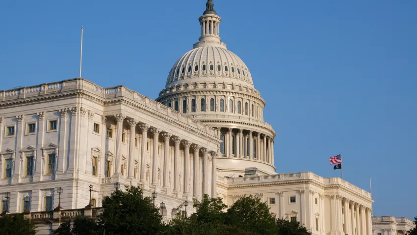 美国众议院将就一项使夏令时永久化的法案进行表决 1 U.S. Capitol Building Exterior 2283909734 Getty