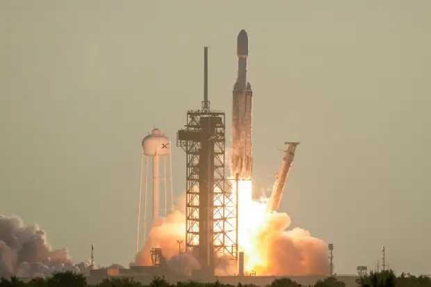Space_Telescope_Launch__73-1
