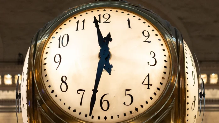 grand-central-clock-2290036403.jpg