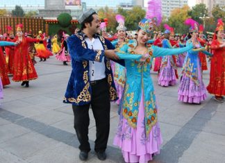 中央对新疆发展提出五点要求 重视经济社会与民生发展