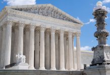 最高法院将裁定特朗普限制出生公民权的举措是否合法