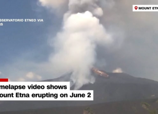 意大利埃特纳火山大规模喷发,游客纷纷逃离火山