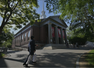美国将恢复处理哈佛大学签证