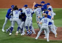 在第7场经典之战中击败多伦多蓝鸟队 洛杉矶道奇队赢得世界大赛冠军