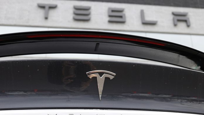 97dabb07b967ddeede1ffb8adaec736b_17958835_100725-kgo-ap-tesla-img_w=992