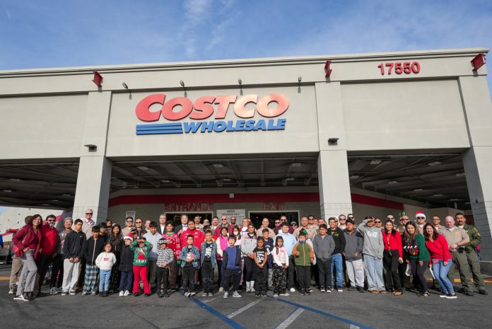 警局各界代表與孩童合照_副本