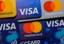 特朗普敦促信用卡公司将利率降至10%,为期一年