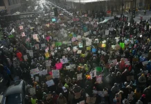 数千人在明尼苏达州零下严寒中集会抗议移民执法