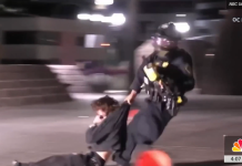 橙县圣塔安娜抗议者与联邦执法人员发生冲突受伤