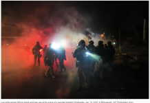 特朗普威胁动用《叛乱法》向明尼苏达州部署军队以“结束”抗议活动