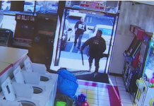 一男子持砍刀闯入南加州一家自助洗衣店 行凶状匪夷所思