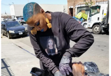 因向洛杉矶贫民窟居民提供食物和尊重而闻名的TikTok网红雪莉·雷恩斯去世,享年58岁