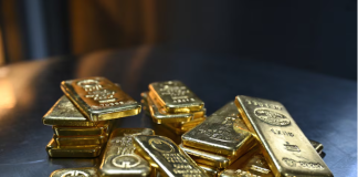 黄金逼近5600美元、投资者寻求避险,白银目标120美元