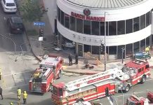 汽车撞入Westwood区99大华超市,至少3死、7伤