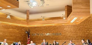 王爱林就任亚凯迪亚市市长 郑博仁就任副市长