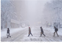 美东暴雪:积雪超过2英尺、阵风高达80英里/小时