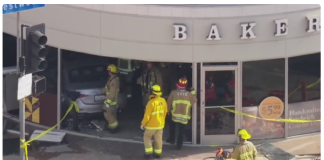 汽车撞入西木地区99大华超市案更新:肇事者是大约70岁的女性