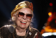 音乐界巨星利用格莱美舞台抗议特朗普的移民政策