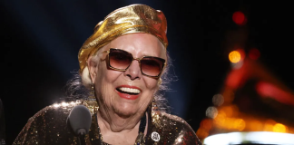 音乐界巨星利用格莱美舞台抗议特朗普的移民政策