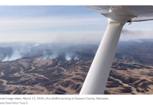 内布拉斯加州历史上最大的野火仍在肆虐,1人死亡、火势失控