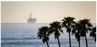 在特朗普与加州的争端中,石油十年来首次通过圣塔巴巴拉沿海管道输送