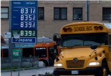 路透社/益普索民调:汽油价格上涨冲击美国家庭财务,预计未来还将面临更大压力