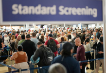 机场旅客等待时间创历史新高,但政府部分部门停摆第40天仍未达成协议