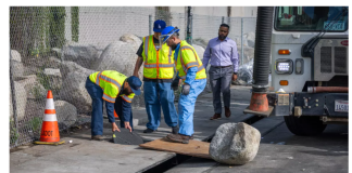 洛市试图焊死下水井盖 险些将住在里面的人困住
