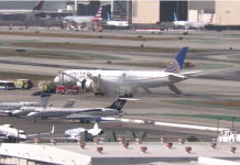 美联航飞往新泽西的航班因引擎故障返回LAX;飞机已疏散乘客