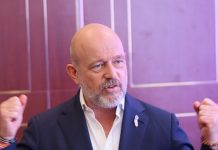 加州州长候选人希尔顿 获华人社区热烈支持