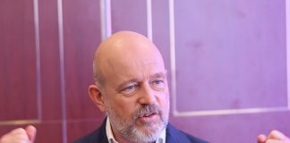 加州州长候选人希尔顿 获华人社区热烈支持