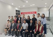 美中广东总商会(美国粤商会)向广州的副会长单位授牌并出席开业庆典