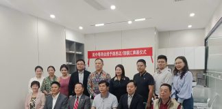 美中广东总商会(美国粤商会)向广州的副会长单位授牌并出席开业庆典