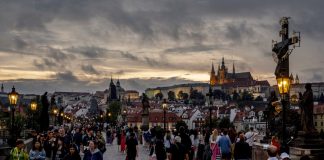 移居海外的美国人数量创下纪录