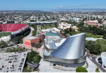 “奋进号”航天飞机位于加州科学中心的新家已竣工