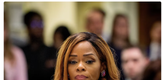 深陷困境的佛州民主党众议员辞去国会职务