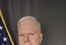 亞凱迪亞市市長鄭博仁頒發市長表揚狀 表彰 Charles “Buck” Stapleton 上校逾半世紀公共服務