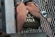 消息人士称,继近期发生致命枪击事件后,FBI 将把涉及移民执法人员的案件移交给 HSI 处理