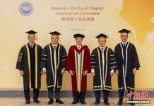 刘德华获颁香港浸会大学荣誉文学博士