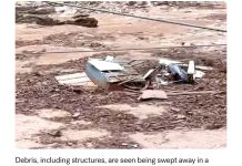 大峡谷突发洪水致2人死亡、约15人失踪