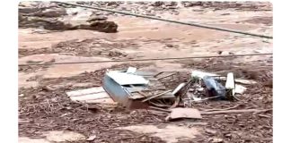 大峡谷突发洪水致2人死亡、约15人失踪
