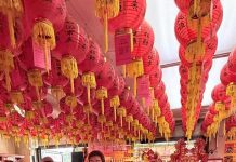 在蒙市「般若修德善堂」及「赤松黃大仙祖宮」上香 歌星陳浩德抵達洛杉磯慈善演唱
